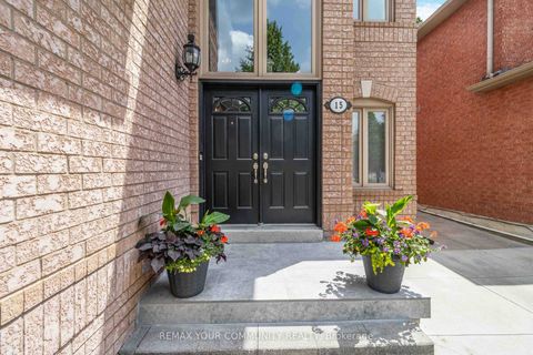 Photo 1 at 15 Klamath Court, Maple, Vaughan