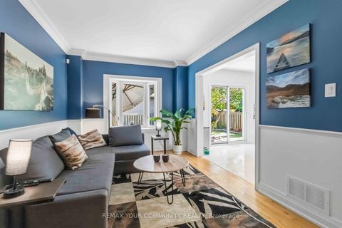 Photo 9 at 15 Klamath Court, Maple, Vaughan