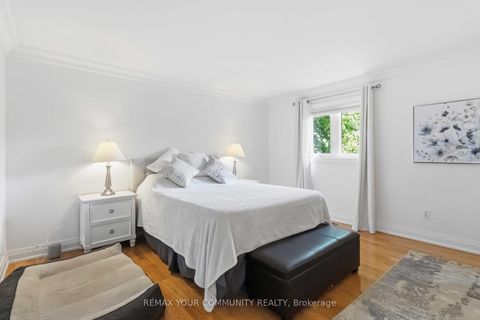 Photo 12 at 15 Klamath Court, Maple, Vaughan