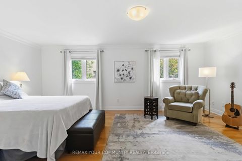 Photo 13 at 15 Klamath Court, Maple, Vaughan
