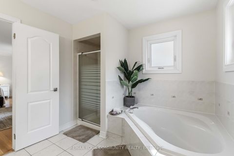 Photo 17 at 15 Klamath Court, Maple, Vaughan