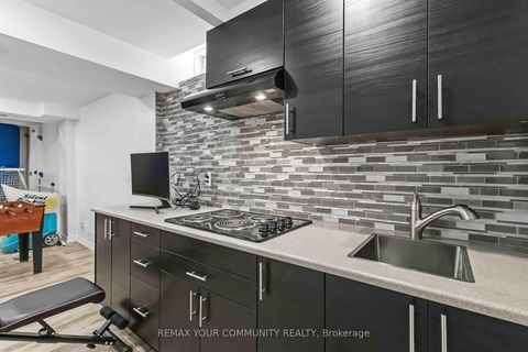 Photo 28 at 15 Klamath Court, Maple, Vaughan
