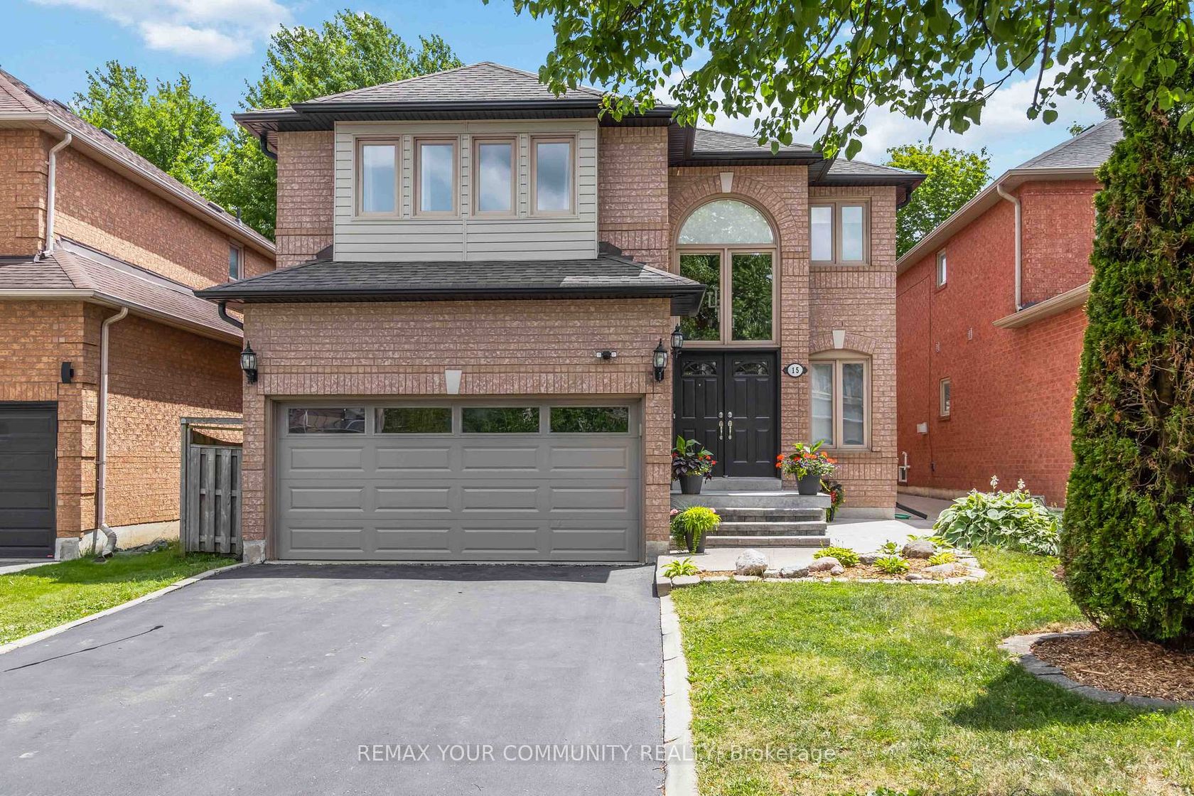 15 Klamath Court, Maple, Vaughan photo number 2