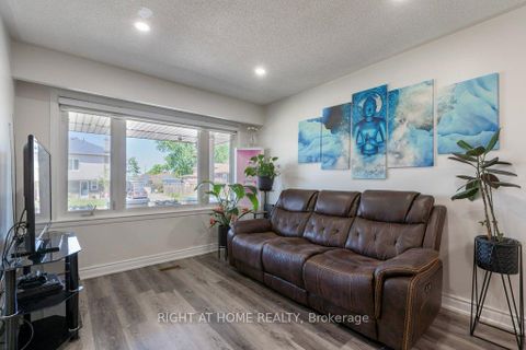 Photo 4 at 4 Fennimore Crescent, Jane Heights, Toronto