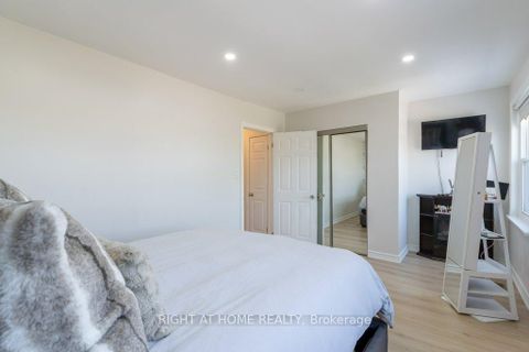 Photo 25 at 4 Fennimore Crescent, Jane Heights, Toronto