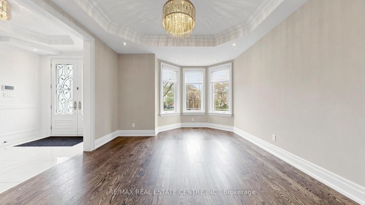 Photo 2 at 1496 Mansfield Drive, CP College Park, Oakville
