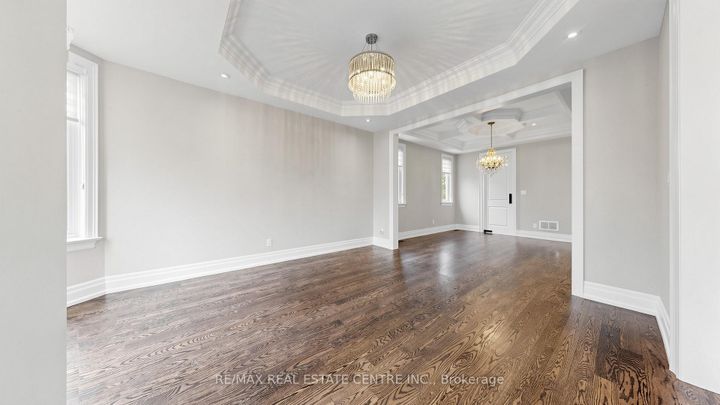 Photo 3 at 1496 Mansfield Drive, CP College Park, Oakville