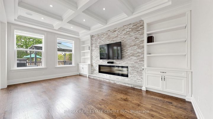 Photo 5 at 1496 Mansfield Drive, CP College Park, Oakville