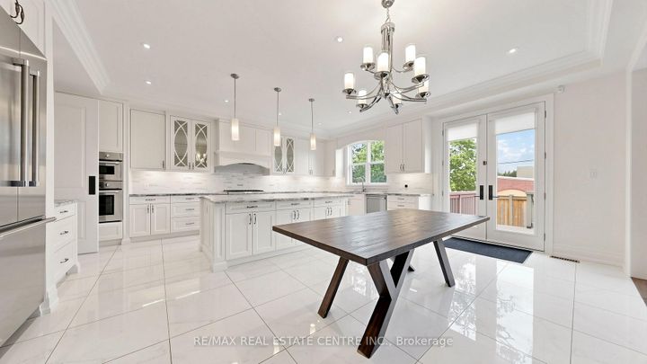 Photo 7 at 1496 Mansfield Drive, CP College Park, Oakville