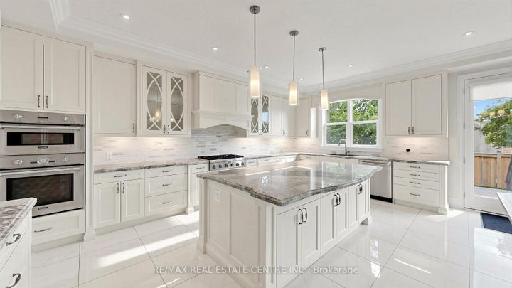 Photo 10 at 1496 Mansfield Drive, CP College Park, Oakville
