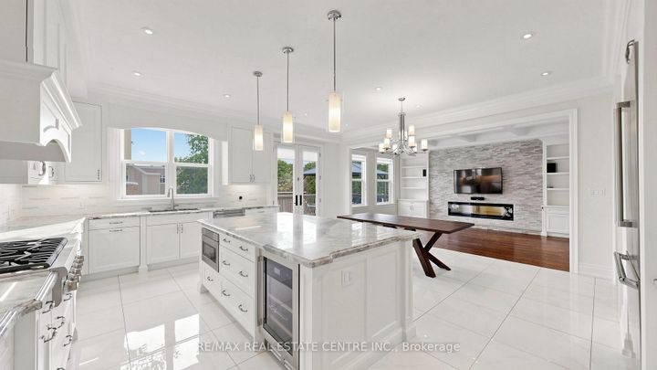 Photo 11 at 1496 Mansfield Drive, CP College Park, Oakville