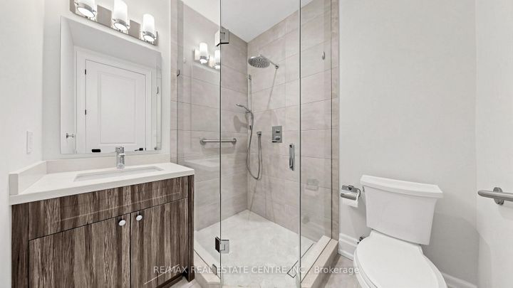 Photo 13 at 1496 Mansfield Drive, CP College Park, Oakville