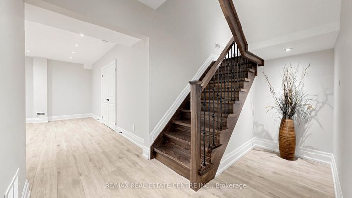 Photo 36 at 1496 Mansfield Drive, CP College Park, Oakville