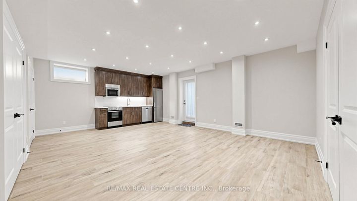Photo 37 at 1496 Mansfield Drive, CP College Park, Oakville