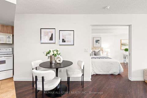Photo 14 at 804 - 208 Queens Quay W, Waterfront Communities C1, Toronto