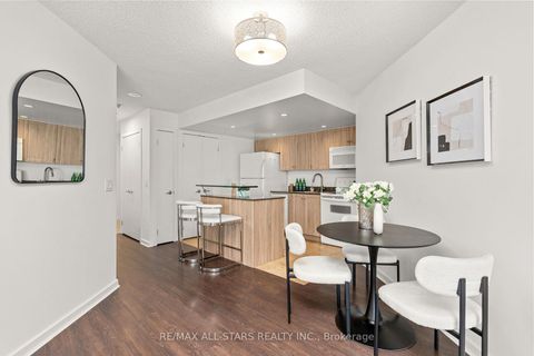 Photo 15 at 804 - 208 Queens Quay W, Waterfront Communities C1, Toronto