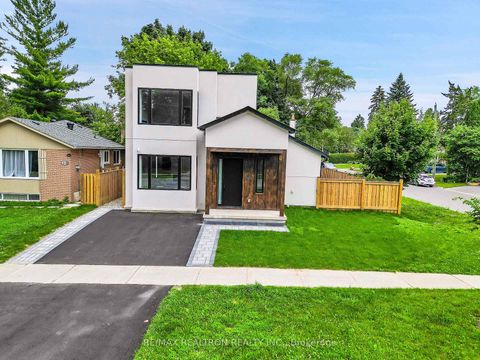 Photo 2 at 105 Murray Drive, Aurora Highlands, Aurora