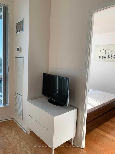 Photo 6 at 702 - 18 Holmes Avenue, Willowdale East, Toronto