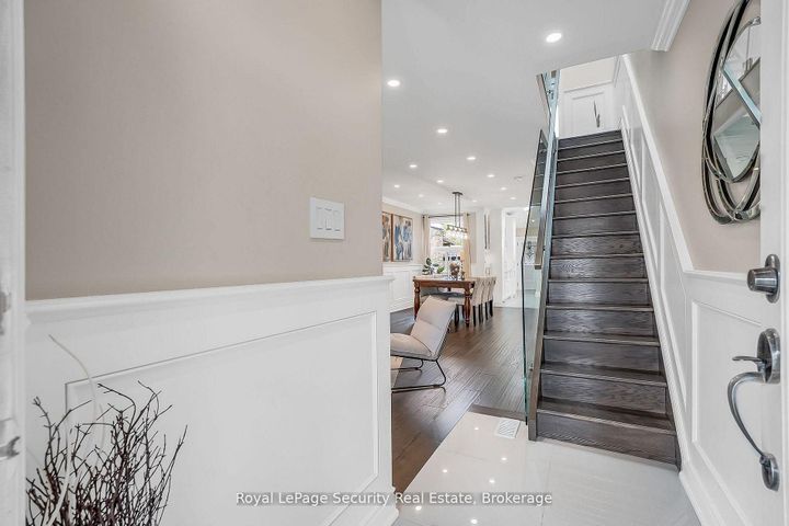 Photo 5 at 67 Northland Avenue, Smythe, Toronto