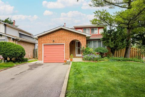 Photo 0 at 176 Goldhawk Trail, Milliken, Toronto