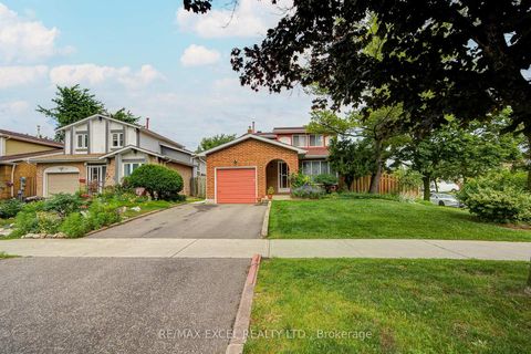 Photo 1 at 176 Goldhawk Trail, Milliken, Toronto