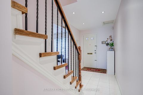 Photo 6 at 176 Goldhawk Trail, Milliken, Toronto