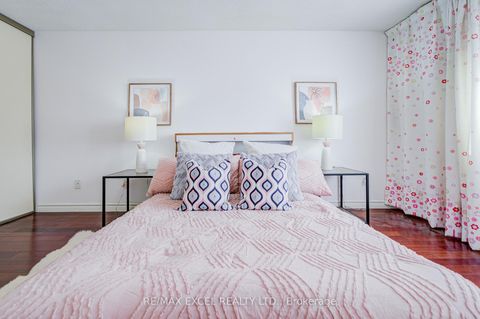 Photo 30 at 176 Goldhawk Trail, Milliken, Toronto
