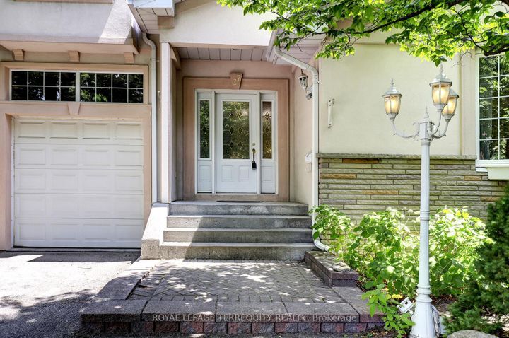 Photo 2 at 27 Shadwick Drive, Richview, Toronto