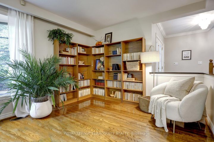 Photo 4 at 27 Shadwick Drive, Richview, Toronto