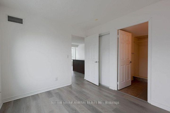 Photo 9 at 409 - 60 Fairfax Crescent, Birchmount, Toronto