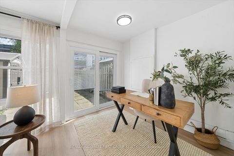 Photo 5 at 128 - 30 Venetian Crescent, Jane Heights, Toronto