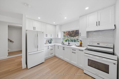 Photo 8 at 128 - 30 Venetian Crescent, Jane Heights, Toronto