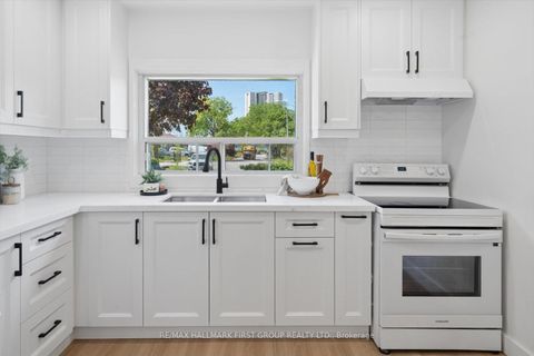 Photo 9 at 128 - 30 Venetian Crescent, Jane Heights, Toronto