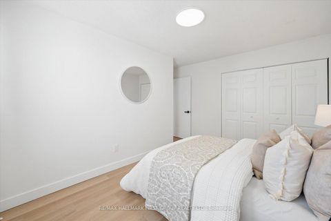 Photo 13 at 128 - 30 Venetian Crescent, Jane Heights, Toronto