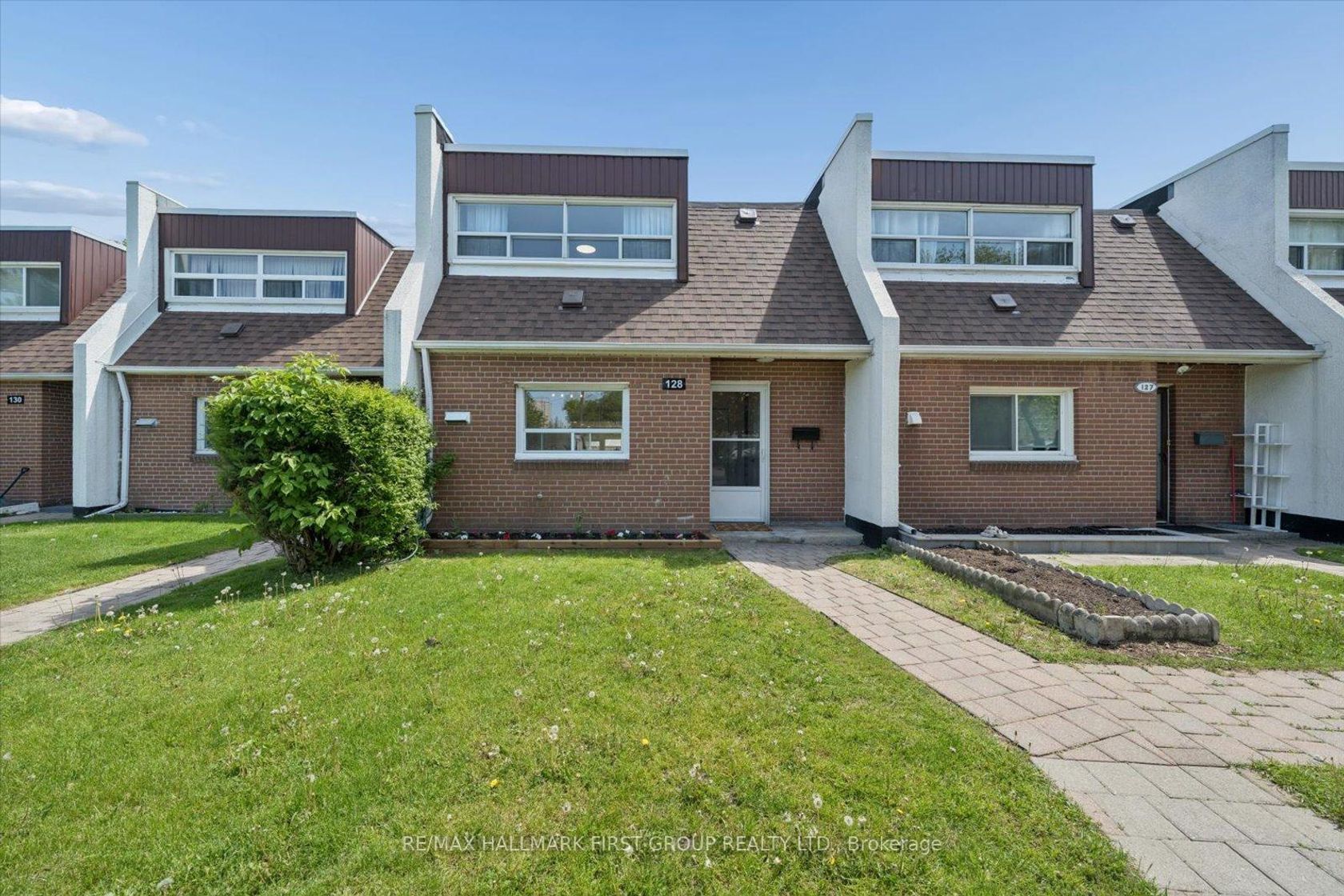 128 - 30 Venetian Crescent, Jane Heights, Toronto photo 3