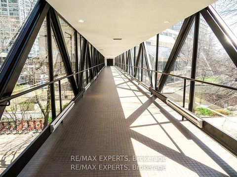 Photo 19 at 1013 - 33 Harbour Square, Waterfront Communities C1, Toronto