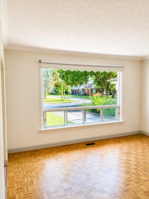 Photo 3 at 100 Ballacaine Drive, Queensway, Toronto
