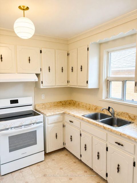 Photo 7 at 100 Ballacaine Drive, Queensway, Toronto