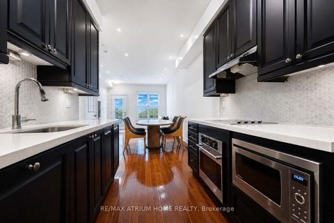 Photo 9 at 6 - 20 Hargrave Lane, York Mills, Toronto