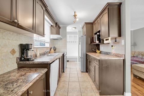 Photo 2 at 16 Austen Lane, Letitia Heights, Barrie