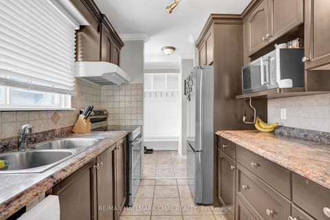 Photo 3 at 16 Austen Lane, Letitia Heights, Barrie