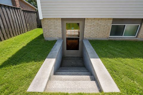 Photo 16 at 16 Austen Lane, Letitia Heights, Barrie