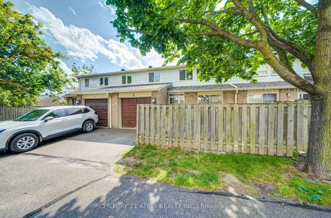 Photo 18 at 4 Sand Fern Way, Don Valley Village, Toronto
