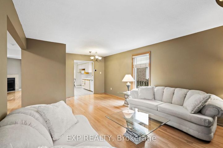 Photo 3 at 25 Lilac Avenue, Willowbrook, Markham
