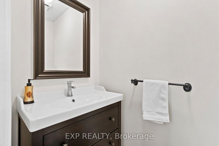 Photo 6 at 25 Lilac Avenue, Willowbrook, Markham