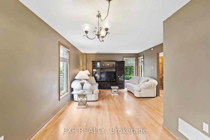 Photo 8 at 25 Lilac Avenue, Willowbrook, Markham