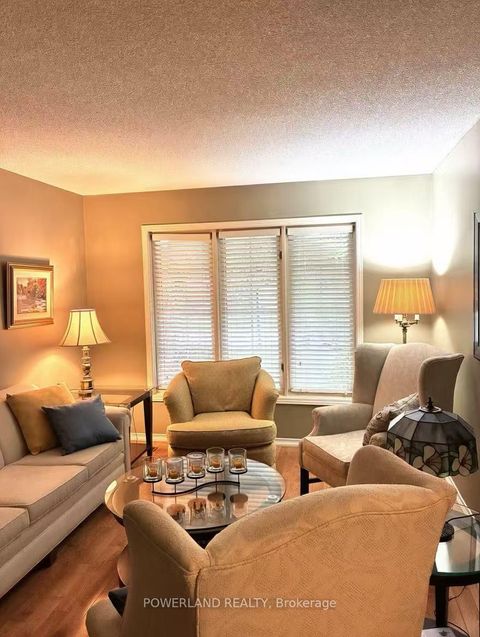 Photo 8 at 816 Hollander Road, College Manor, Newmarket