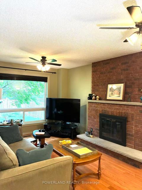 Photo 10 at 816 Hollander Road, College Manor, Newmarket