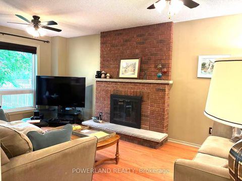 Photo 11 at 816 Hollander Road, College Manor, Newmarket