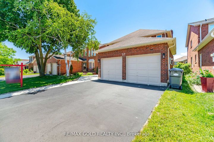 Photo 2 at 37 Lord Simcoe Drive, Westgate, Brampton